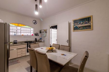 Casa à venda com 200m², 3 quartos e 4 vagas Casa à venda com 200m², 3 quartos e 4 vagasCozinha