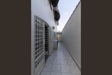 Casa à venda com 200m², 3 quartos e 4 vagas Casa à venda com 200m², 3 quartos e 4 vagasCorredor Lateral