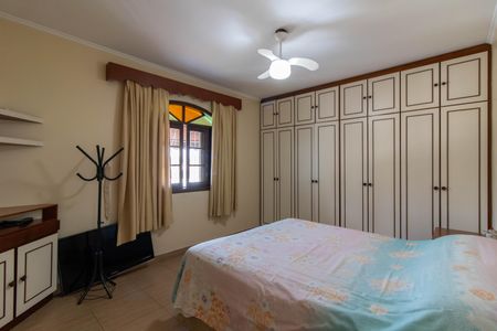 Casa à venda com 200m², 3 quartos e 4 vagas Casa à venda com 200m², 3 quartos e 4 vagasSuíte