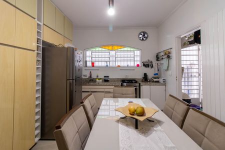 Casa à venda com 200m², 3 quartos e 4 vagas Casa à venda com 200m², 3 quartos e 4 vagasCozinha
