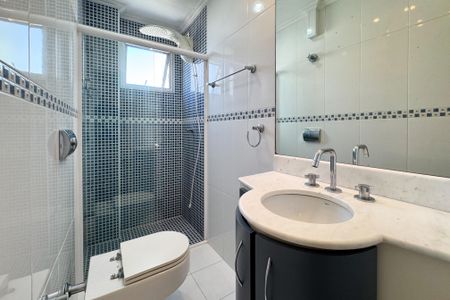 Apartamento à venda com 103m², 3 quartos e 2 vagas Apartamento à venda com 103m², 3 quartos e 2 vagasBanheiro Social