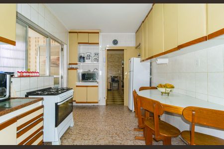 Apartamento à venda com 115m², 2 quartos e 2 vagas Apartamento à venda com 115m², 2 quartos e 2 vagasCozinha