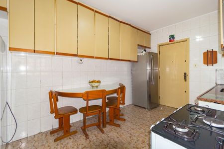 Apartamento à venda com 115m², 2 quartos e 2 vagas Apartamento à venda com 115m², 2 quartos e 2 vagasCozinha