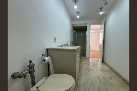 Apartamento à venda com 285m², 4 quartos e 3 vagasBanheiro da Suíte 2