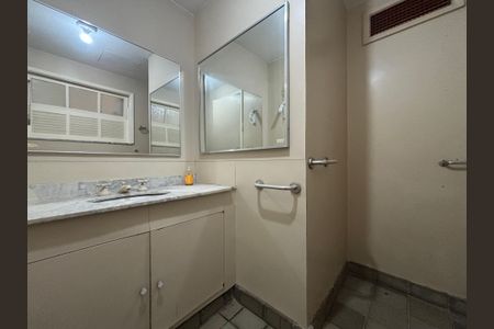 Apartamento à venda com 285m², 4 quartos e 3 vagasBanheiro social