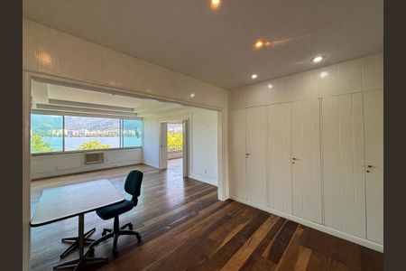 Apartamento à venda com 285m², 4 quartos e 3 vagasEscritório