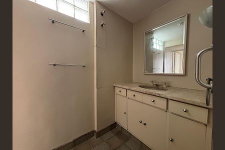 Apartamento à venda com 285m², 4 quartos e 3 vagasBanheiro da Suíte 1