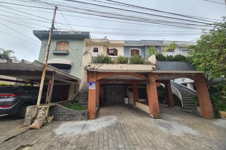 Casa de condomínio à venda com 180m², 3 quartos e 2 vagas Casa de condomínio à venda com 180m², 3 quartos e 2 vagasGaragem