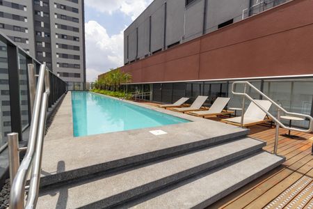 Apartamento à venda com 27m², 1 quarto e sem vaga Apartamento à venda com 27m², 1 quarto e sem vagaÁrea comum - Piscina