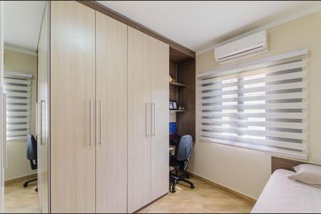 Casa à venda com 100m², 3 quartos e 2 vagas Casa à venda com 100m², 3 quartos e 2 vagasQuarto 2