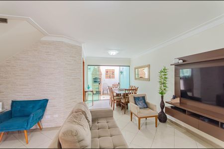 Casa à venda com 100m², 3 quartos e 2 vagas Casa à venda com 100m², 3 quartos e 2 vagasSala