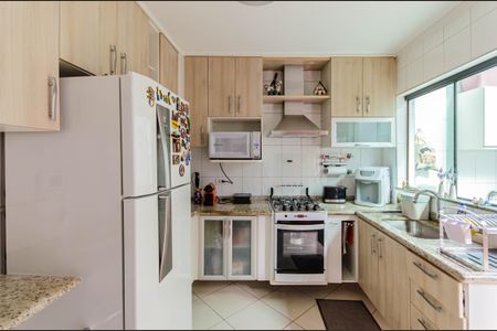 Casa à venda com 100m², 3 quartos e 2 vagas Casa à venda com 100m², 3 quartos e 2 vagasCozinha