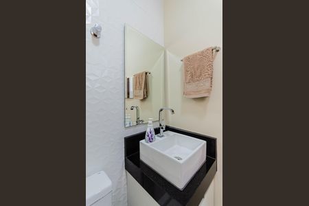 Casa à venda com 100m², 3 quartos e 2 vagas Casa à venda com 100m², 3 quartos e 2 vagasLavabo