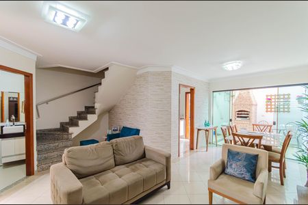 Casa à venda com 100m², 3 quartos e 2 vagas Casa à venda com 100m², 3 quartos e 2 vagasSala