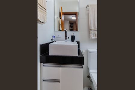 Casa à venda com 100m², 3 quartos e 2 vagas Casa à venda com 100m², 3 quartos e 2 vagasBanheiro da Suíte