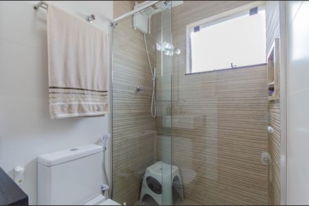 Casa à venda com 100m², 3 quartos e 2 vagas Casa à venda com 100m², 3 quartos e 2 vagasBanheiro da Suíte