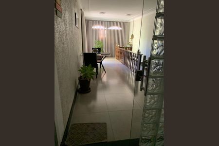 Casa à venda com 600m², 3 quartos e 2 vagasHall Escada