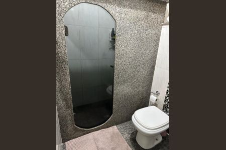 Casa à venda com 600m², 3 quartos e 2 vagasBanheiro 