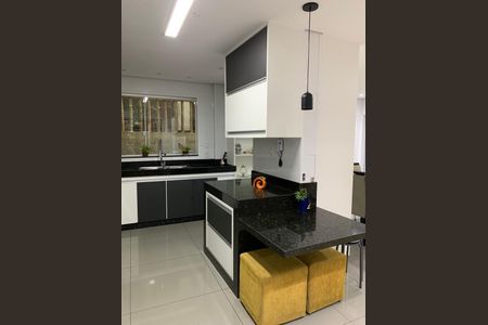 Casa à venda com 600m², 3 quartos e 2 vagasCozinha