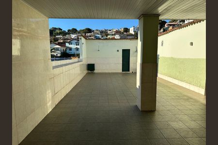 Casa à venda com 600m², 3 quartos e 2 vagasÁrea de serviço 