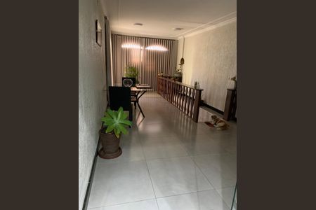 Casa à venda com 600m², 3 quartos e 2 vagasHall Escada