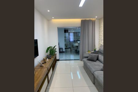 Casa à venda com 600m², 3 quartos e 2 vagasSala