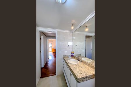 Apartamento à venda com 137m², 3 quartos e 2 vagasBanheiro