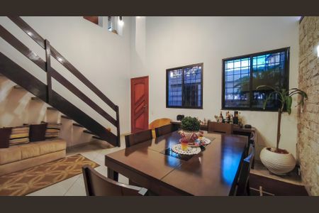 Casa à venda com 205m², 3 quartos e 1 vagaSala