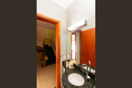 Casa à venda com 200m², 4 quartos e 2 vagasBanheiro 3