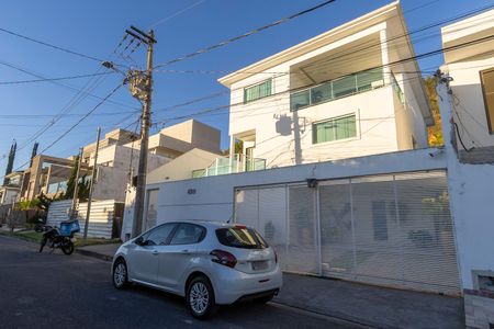 Casa para alugar com 400m², 3 quartos e 2 vagasFachada