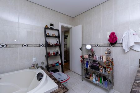 Casa para alugar com 400m², 3 quartos e 2 vagas Casa para alugar com 400m², 3 quartos e 2 vagasBanheiro da Suíte 1