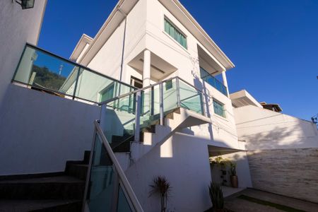 Casa para alugar com 400m², 3 quartos e 2 vagasHall de entrada