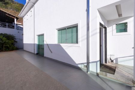 Casa para alugar com 400m², 3 quartos e 2 vagas Casa para alugar com 400m², 3 quartos e 2 vagasÁrea externa