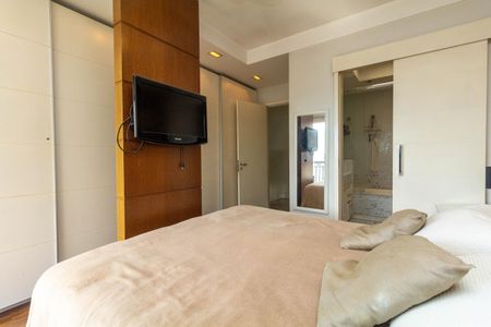 Apartamento à venda com 200m², 4 quartos e 4 vagasSuíte 2