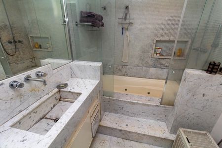 Apartamento à venda com 200m², 4 quartos e 4 vagasBanheiro da Suíte 2