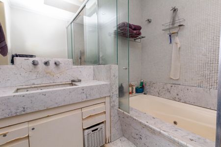 Apartamento à venda com 200m², 4 quartos e 4 vagasBanheiro da Suíte 2
