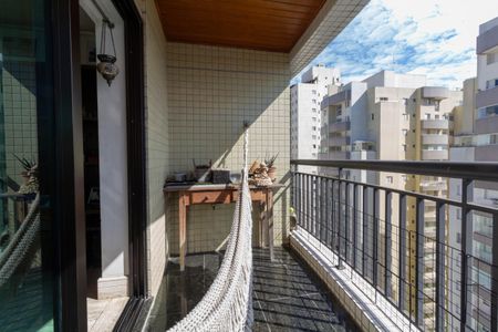 Apartamento à venda com 200m², 4 quartos e 4 vagasVaranda