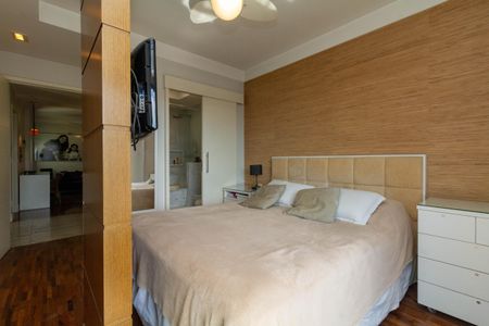 Apartamento à venda com 200m², 4 quartos e 4 vagasSuíte 2