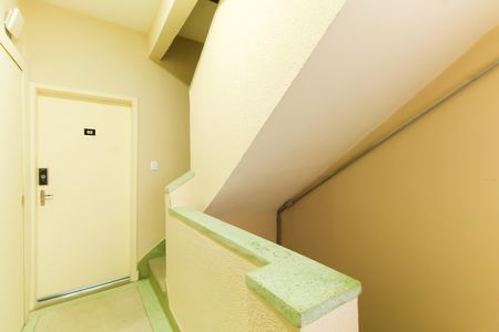 Apartamento para alugar com 35m², 1 quarto e sem vaga Apartamento para alugar com 35m², 1 quarto e sem vagaEscada
