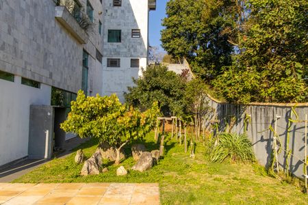 Casa de condomínio para alugar com 900m², 5 quartos e 6 vagas Casa de condomínio para alugar com 900m², 5 quartos e 6 vagasEspaço de jardim