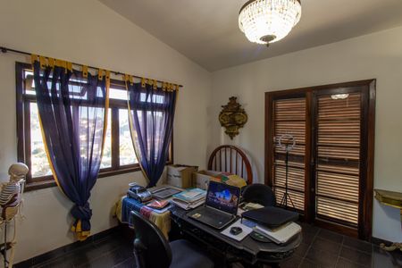 Casa de condomínio para alugar com 900m², 5 quartos e 6 vagas Casa de condomínio para alugar com 900m², 5 quartos e 6 vagasEscritório da suíte 3