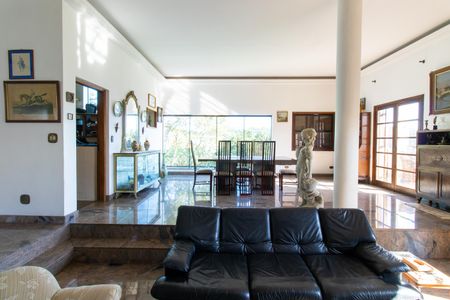 Casa de condomínio para alugar com 900m², 5 quartos e 6 vagas Casa de condomínio para alugar com 900m², 5 quartos e 6 vagasSala