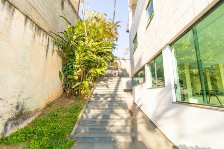 Casa de condomínio para alugar com 900m², 5 quartos e 6 vagas Casa de condomínio para alugar com 900m², 5 quartos e 6 vagasÁrea externa