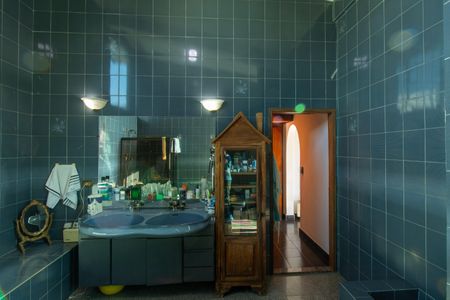 Casa de condomínio para alugar com 900m², 5 quartos e 6 vagas Casa de condomínio para alugar com 900m², 5 quartos e 6 vagasBanheiro da Suíte 3