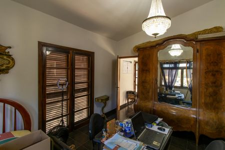 Casa de condomínio para alugar com 900m², 5 quartos e 6 vagas Casa de condomínio para alugar com 900m², 5 quartos e 6 vagasEscritório da suíte 3