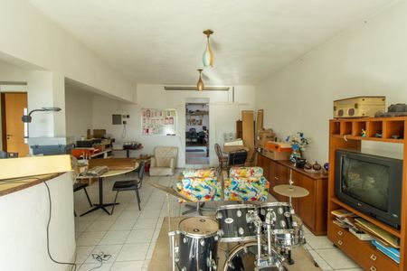 Casa de condomínio para alugar com 900m², 5 quartos e 6 vagas Casa de condomínio para alugar com 900m², 5 quartos e 6 vagasEspaço andar inferior