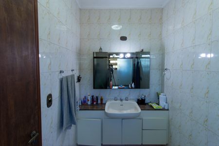 Casa de condomínio para alugar com 900m², 5 quartos e 6 vagas Casa de condomínio para alugar com 900m², 5 quartos e 6 vagasBanheiro da Suíte 2