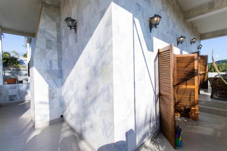 Casa de condomínio para alugar com 900m², 5 quartos e 6 vagas Casa de condomínio para alugar com 900m², 5 quartos e 6 vagasVaranda da Sala