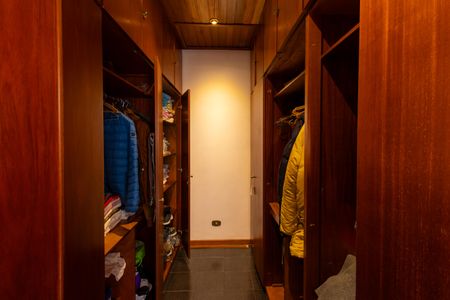 Casa de condomínio para alugar com 900m², 5 quartos e 6 vagas Casa de condomínio para alugar com 900m², 5 quartos e 6 vagasCloset da suíte 3