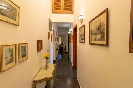 Casa de condomínio para alugar com 900m², 5 quartos e 6 vagas Casa de condomínio para alugar com 900m², 5 quartos e 6 vagasCorredor andar superior